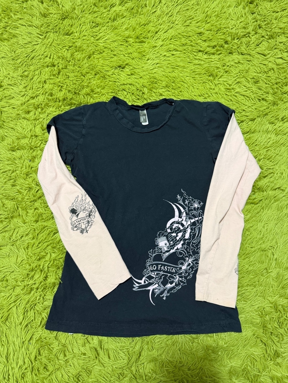 Vintage Y2K Women’s Heart Flame Grunge Graphic T-shirt Size Large Black